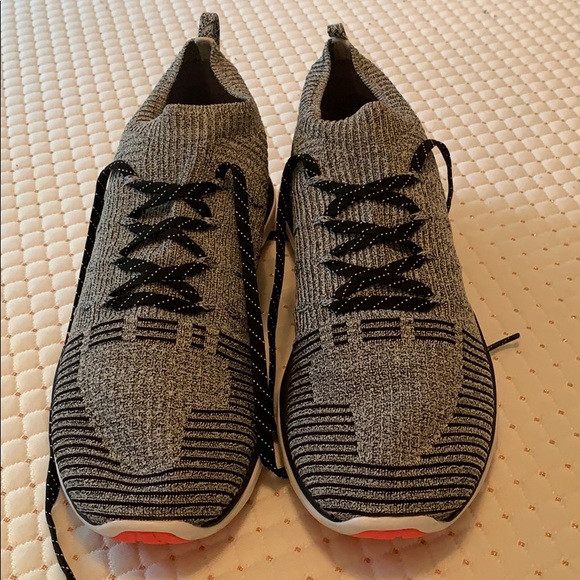 Under Armour running shoes - Picture 5 of 9